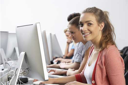 women doing digital marketing course in Delhi 